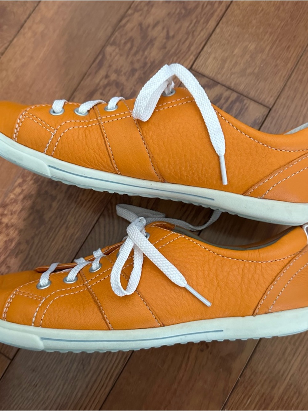 Lands’ End Leather Sneakers 7.5 - Picture 2 of 7